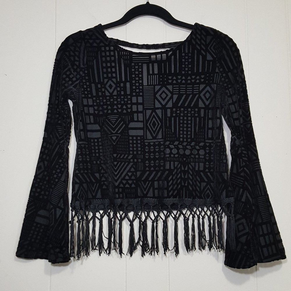 Monteau bell sleeve velvet top black size L